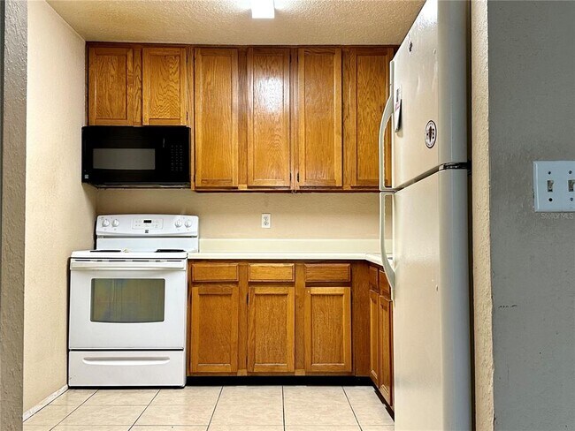 Building Photo - 3993 Versailles Dr