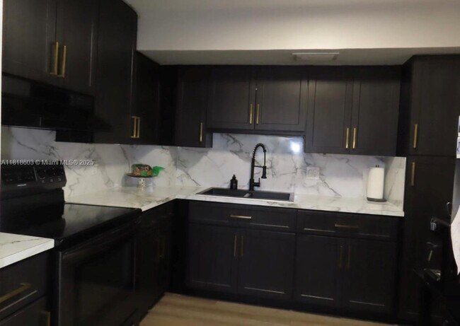 Foto del edificio - 3900 N Hills Dr