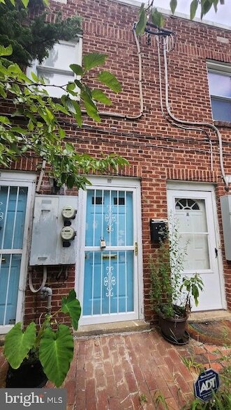 Primary Photo - 1422 W Street SE Unit 2