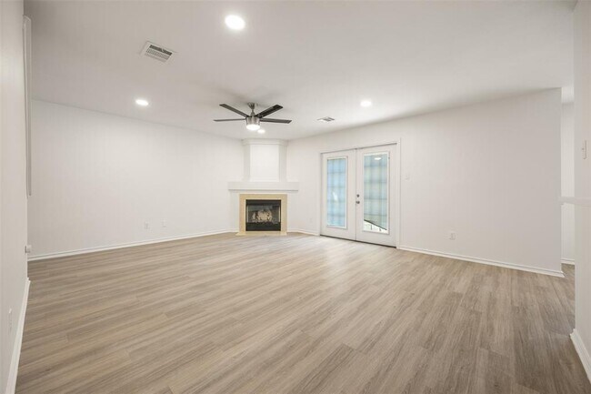 Foto del edificio - 1114 Thorn Creek Pl