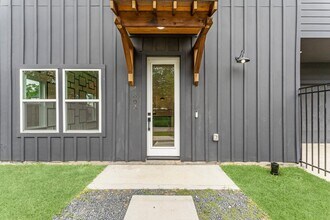 Building Photo - 4303 Buck St