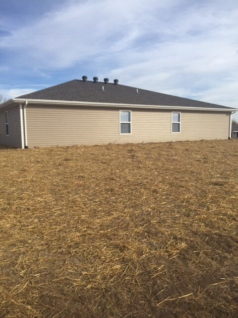 Building Photo - COMING SOON 4/5/21... 2 BEDROOM DUPLEX