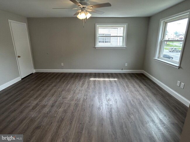 Building Photo - 2625-2627-2627 Parkside Terrace
