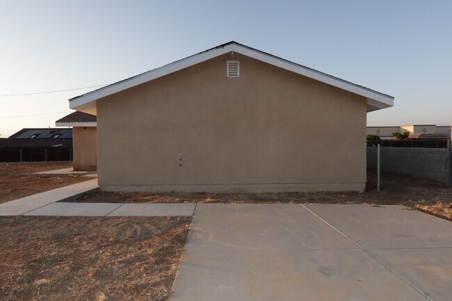 Foto del edificio - 22144 De Berry St