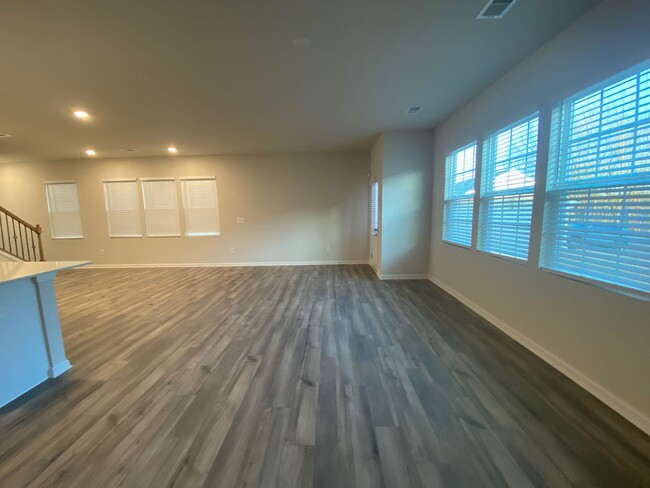 Foto del edificio - Room in 4 Bedroom Home at Cottage Crest Ln