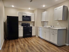 Building Photo - 142 Cane Creek Ln