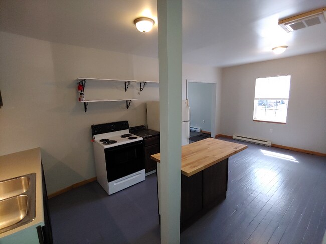 Foto del edificio - 21 N Main St