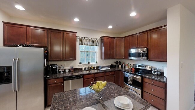 Building Photo - Month to month rental in huge EOG townhouse!