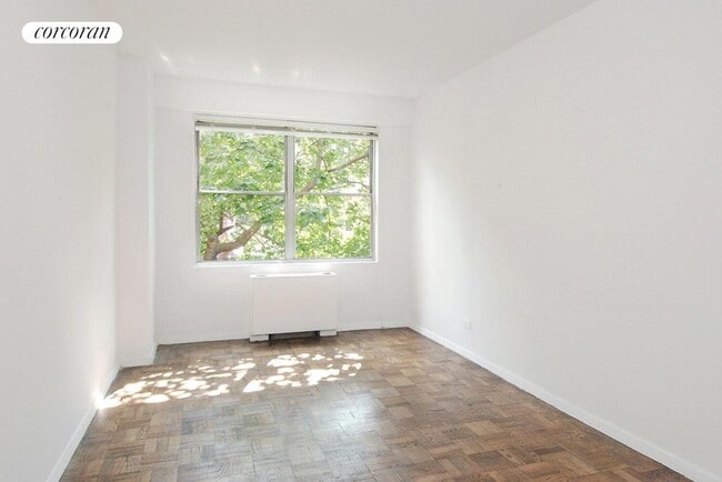 Building Photo - 230 E 79th St