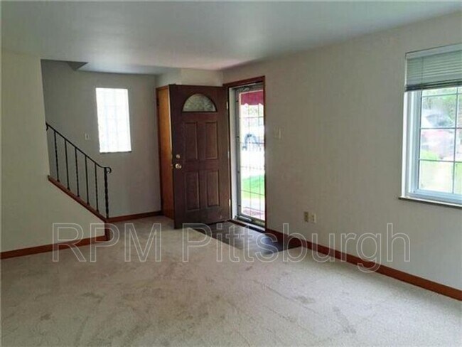Building Photo - 2108 Lucina Ave