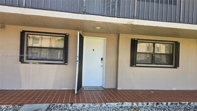Building Photo - 210 W Park Dr