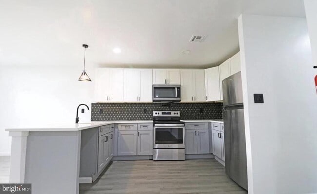 Building Photo - 511 Corinthian Ave