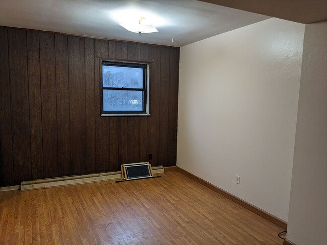 Building Photo - 519 PA-356