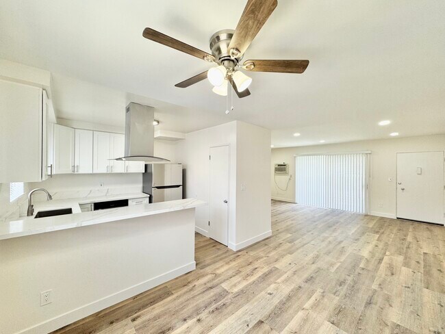 Foto del edificio - 12631 Vanowen St