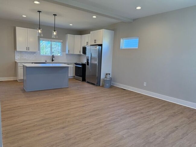 Building Photo - Beautiful New Construction in Booming Old Hickory