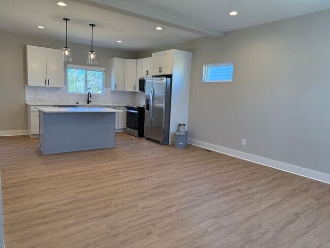 Foto del edificio - Beautiful New Construction in Booming Old Hickory