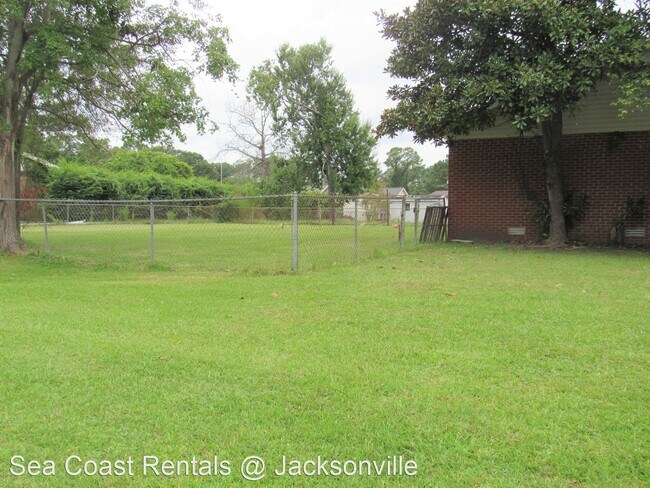 Building Photo - 3 br, 2 bath House - 625 Winchester Rd.