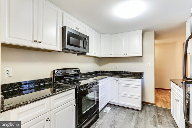 Foto del edificio - 8406 Church Ln Rd