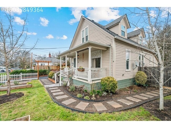 Foto del edificio - 310 N School St