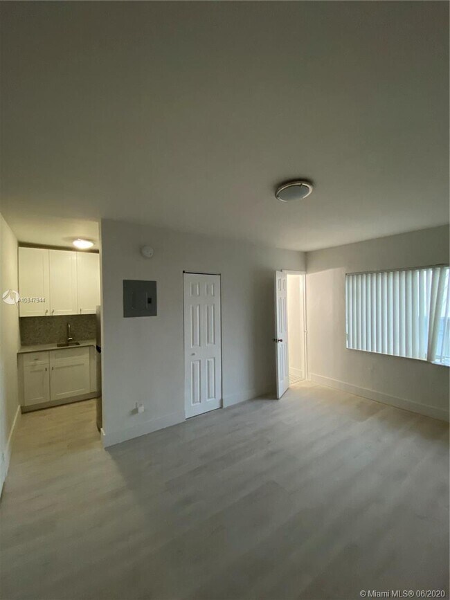 Building Photo - 6647 SW 59th Pl