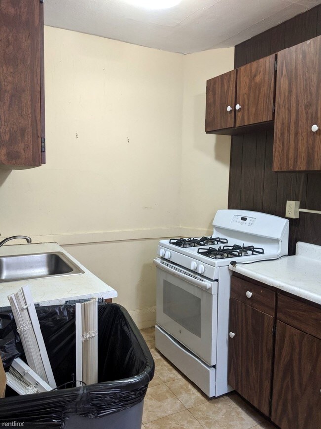 Building Photo - 1 br, 1 bath Apartment - 18 Day St