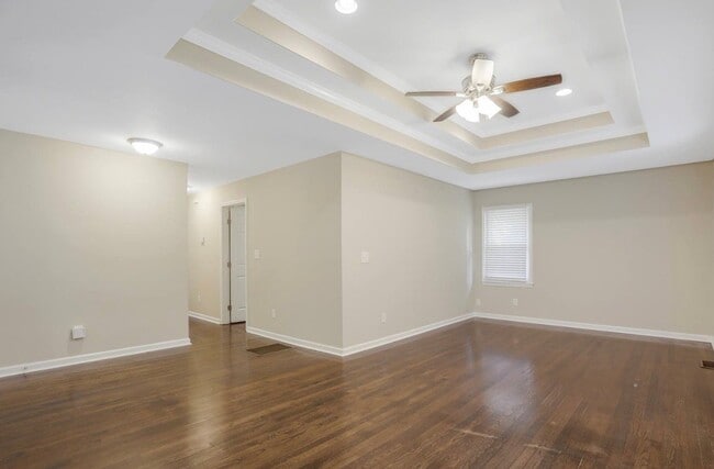 Building Photo - 2740 Bonnybrook Dr SW