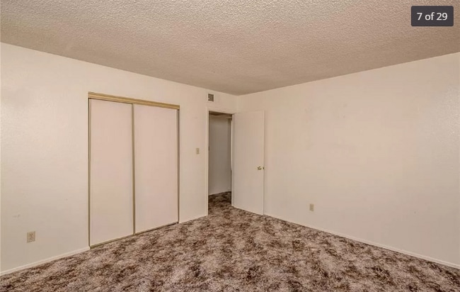 Building Photo - 4 bedroom 2 bath house in Laughlin NV