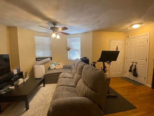 Foto del edificio - 100 E Brookline St