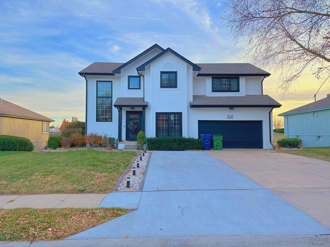 7017 Hillcrest Ln, La Vista, NE 68128 House Rental in La Vista, NE