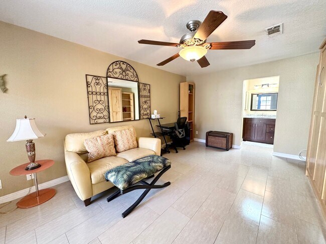 Building Photo - 45550 Ocotillo Dr