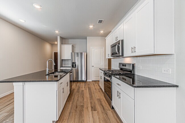 Building Photo - 801 Leavenworth Dr