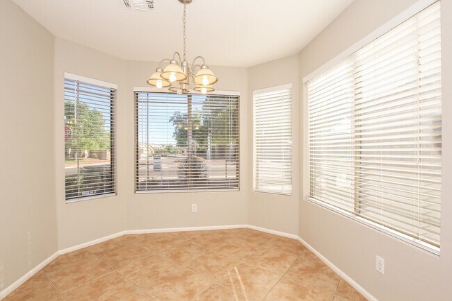 Foto del edificio - 8818 W Salter Dr