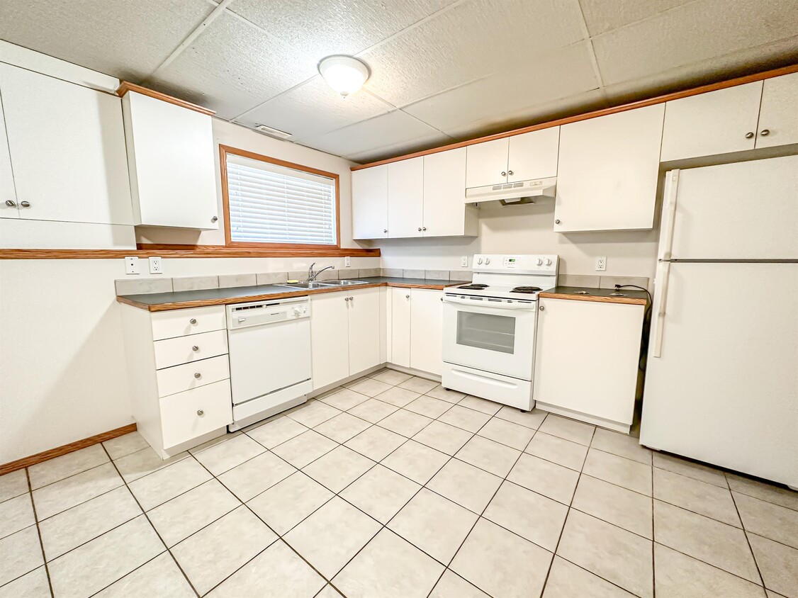 Primary Photo - 5120-5142 Street