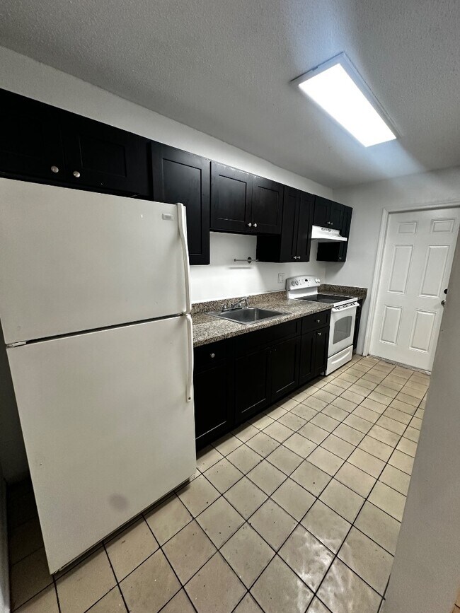 Photo - 2436 NW 52nd Ave. - 2436 NW 52nd Ave. Apartment