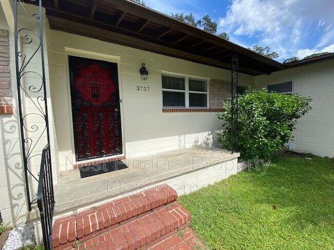 Foto del edificio - 3757 Coronado Rd