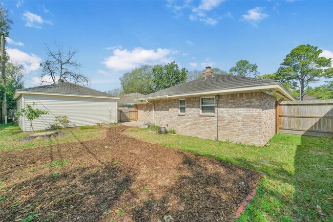 Foto del edificio - 8415 Braesdale Ln