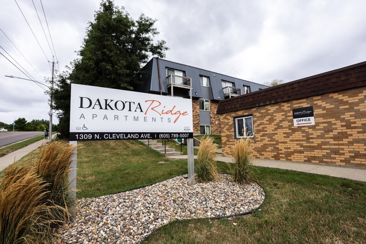 Primary Photo - Dakota Ridge Apartments