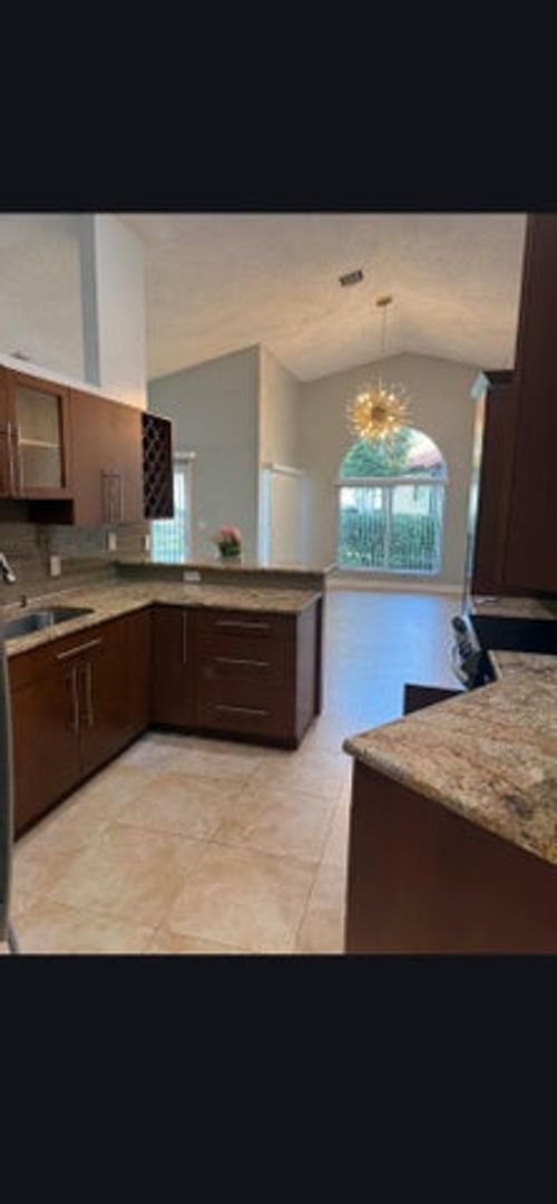 Foto del edificio - 12390 Summer Springs Dr