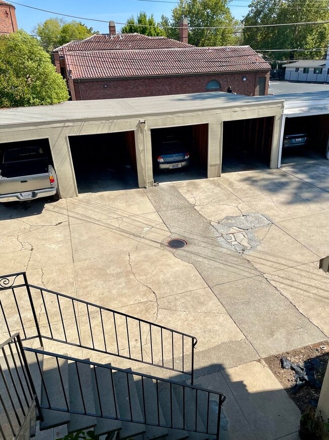 Building Photo - 1045 38th St
