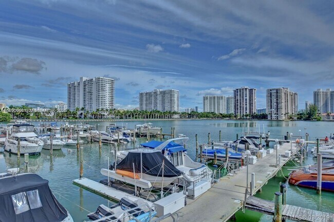 Foto del edificio - 18031 Biscayne Blvd
