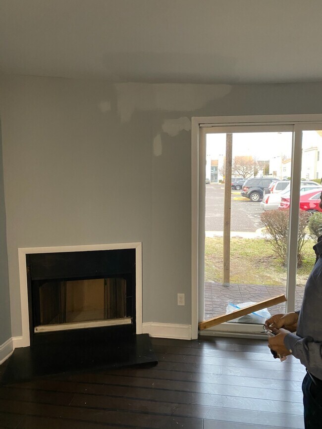 Foto del edificio - 700 N Franklin Blvd, Unit 303