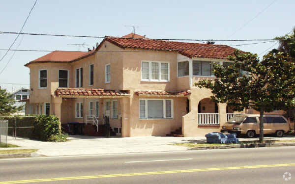 Foto principal - 1221-1225 W Adams Blvd