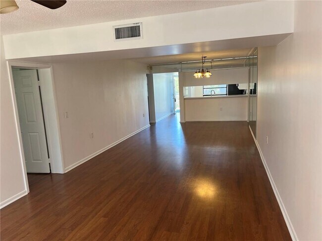 Building Photo - 1711 Whitehall Dr