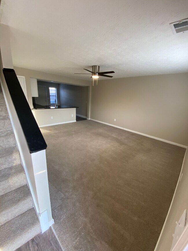 Foto del edificio - 3243 Summerhill Ln