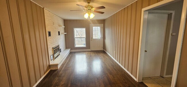 Foto del edificio - 2513 Hillcrest Dr