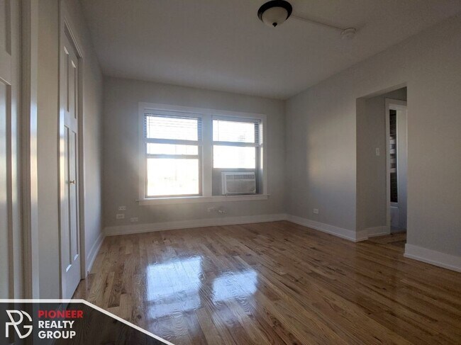 Building Photo - 550 W Arlington Pl