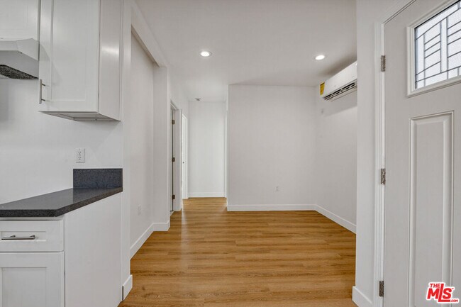 Foto del edificio - 220 E Vernon Ave