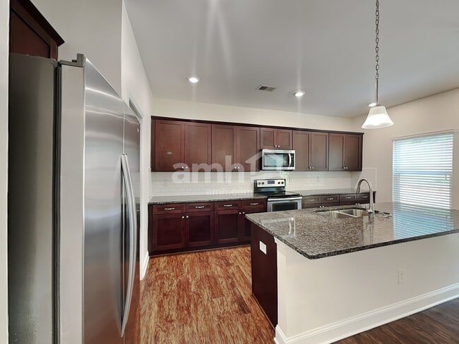 Foto del edificio - 455 Pearson Cir