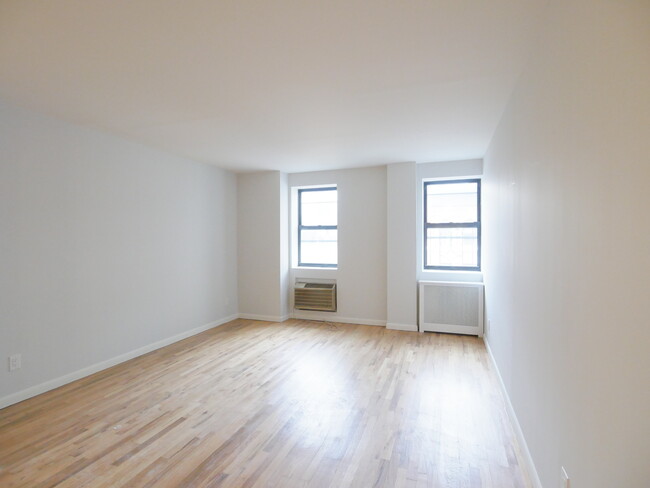 Interior Photo - 440 East 88th Street