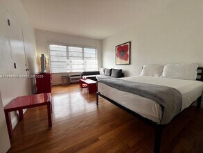 Building Photo - 601 7th St